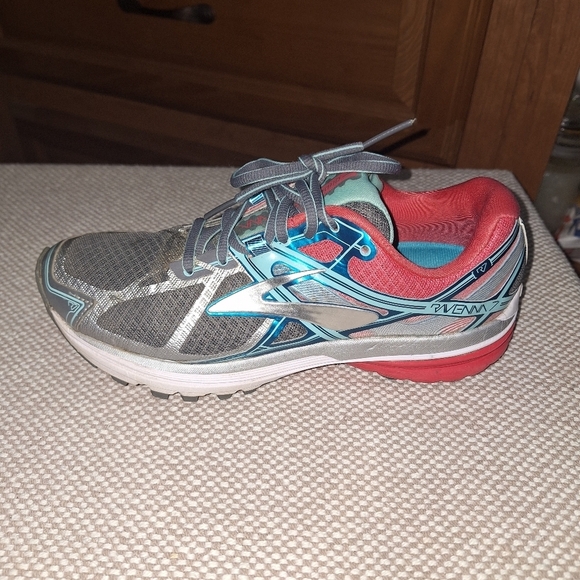 Brooks Ravenna 7 DNA Gray and Red Athletic Shoes In A Size 7.5. Pre-loved - Picture 3 of 13